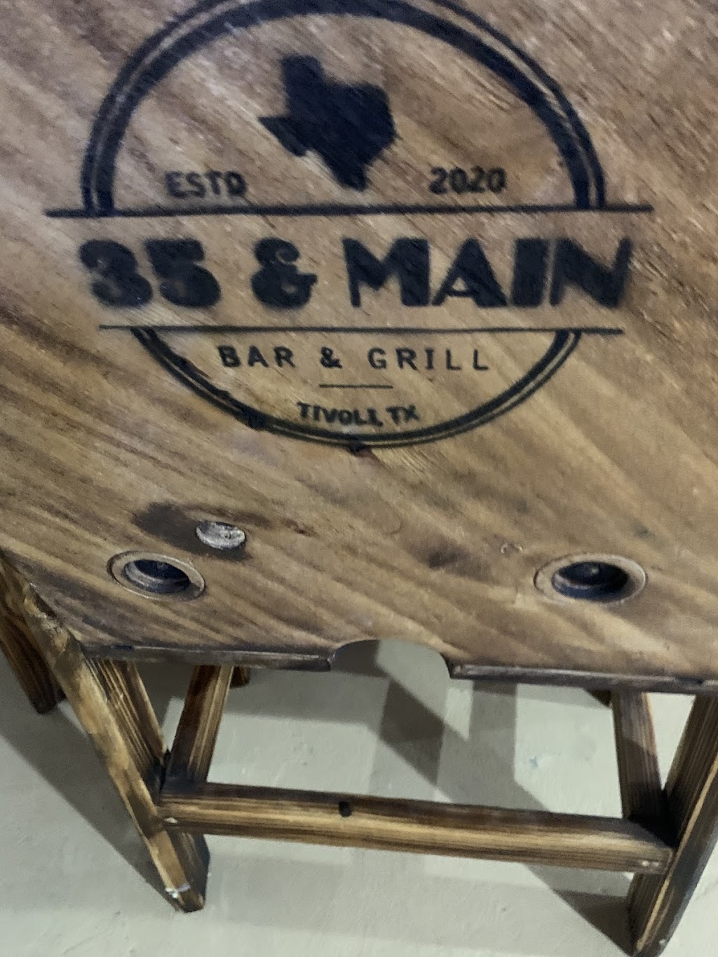 35 & Main Bar and Grill | 103 Main St, Tivoli, TX 77990, USA | Phone: (361) 286-3535