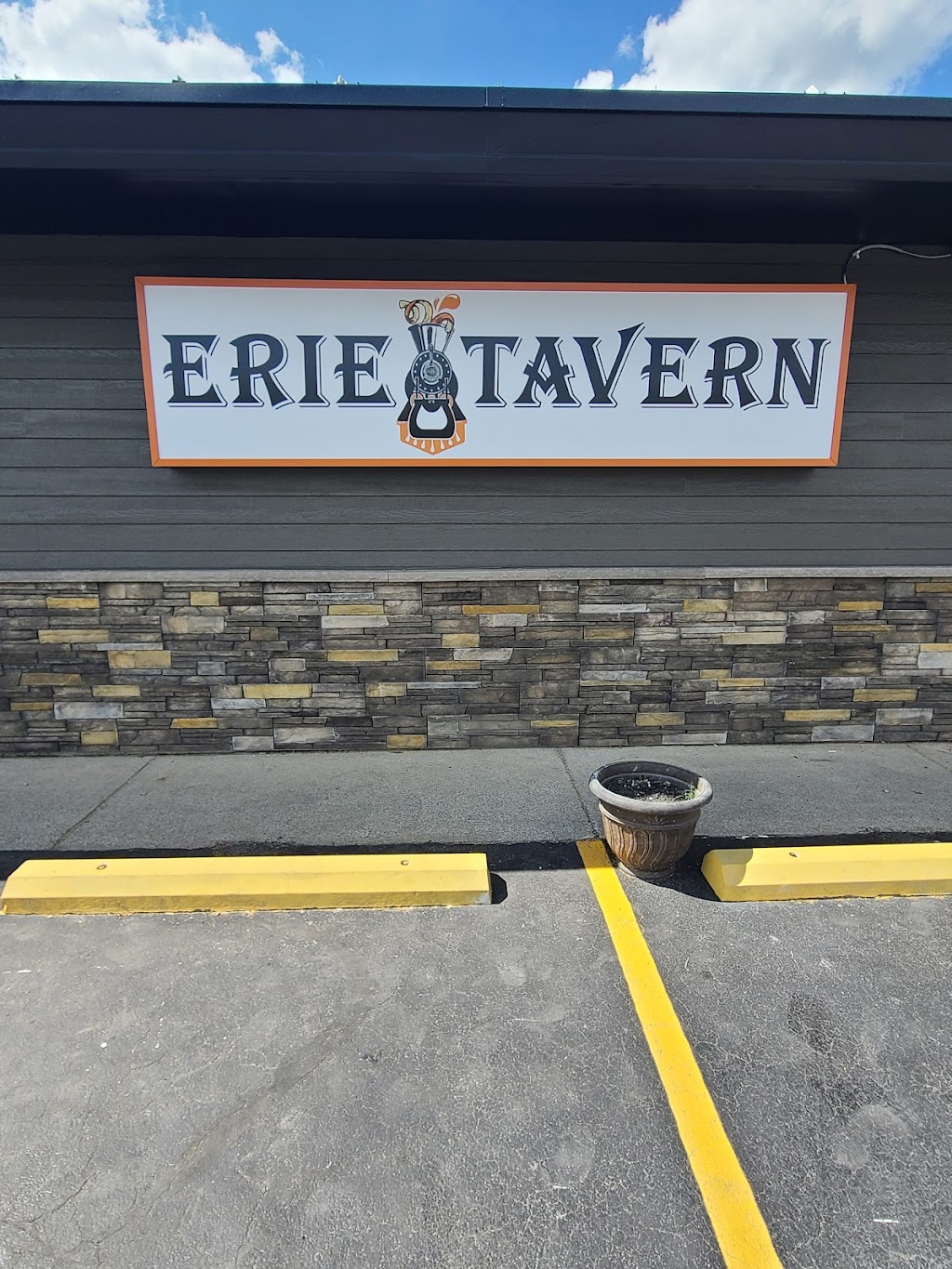 Erie Tavern | 770 E Franklin St, Huntington, IN 46750, USA | Phone: (260) 358-5551