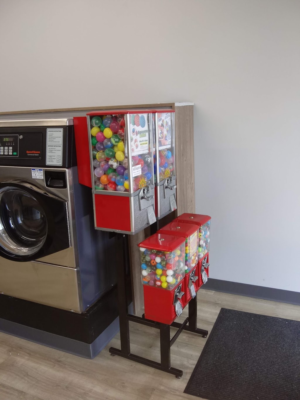 Family Wash & Dry Laundromat | 1405 173rd St, Hammond, IN 46324, USA | Phone: (773) 691-1495