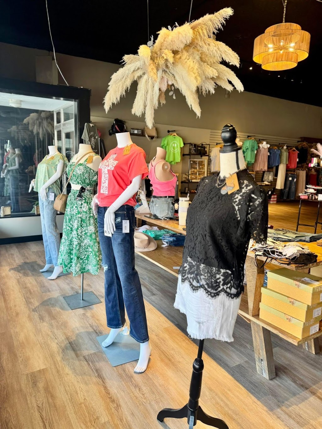 Bella Rae Boutique | 221 N Defiance St, Archbold, OH 43502, USA | Phone: (419) 220-4232