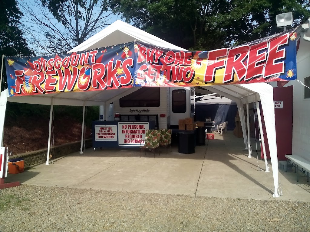 Discount Fireworks | 1501 Deermont Ave NW, Massillon, OH 44647, USA | Phone: (330) 837-8787