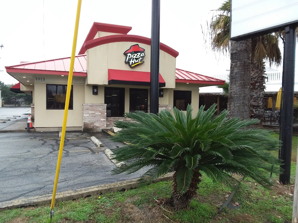 Pizza Hut | 1009 Austin Hwy, San Antonio, TX 78209, USA | Phone: (210) 826-9507