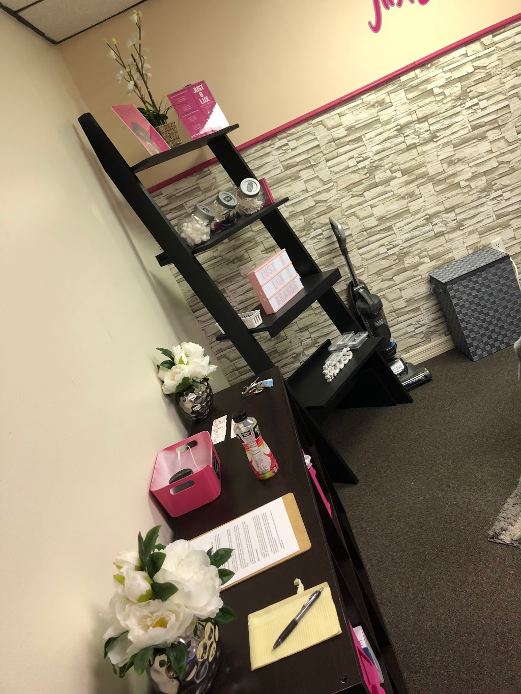 Just B Luxury Studio | 13542 N Florida Ave, Tampa, FL 33613, USA | Phone: (813) 390-7760