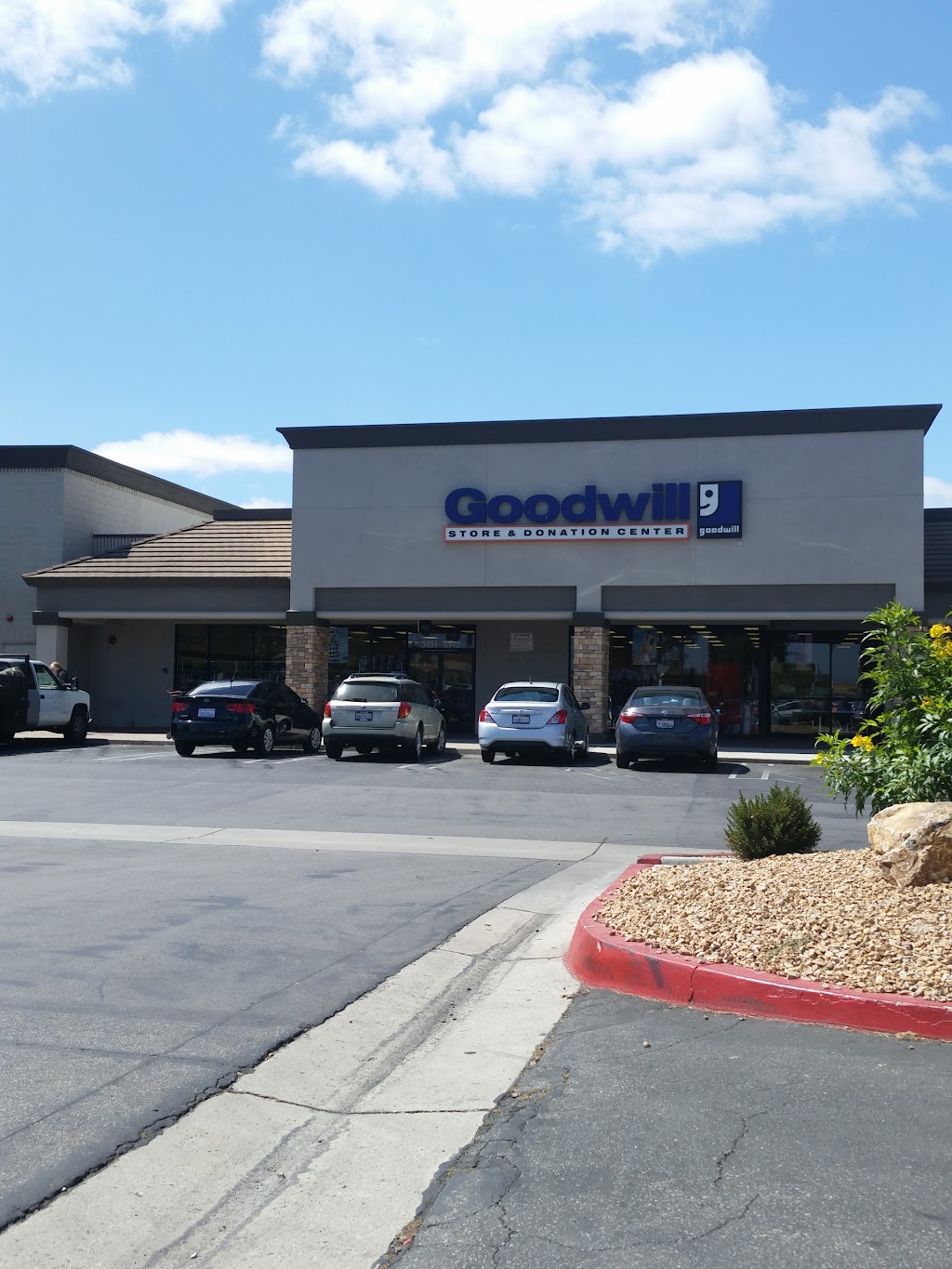 Goodwill Southern California Store & Donation Center | 3133 W Florida Ave, Hemet, CA 92545, USA | Phone: (951) 791-9147