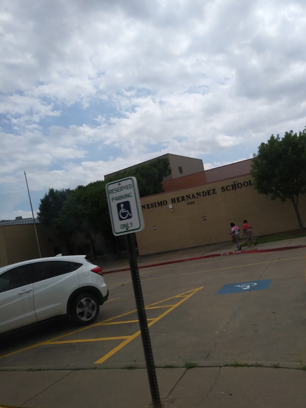 Onesimo Hernandez Elementary School | 5555 Maple Ave, Dallas, TX 75235, USA | Phone: (972) 925-2700