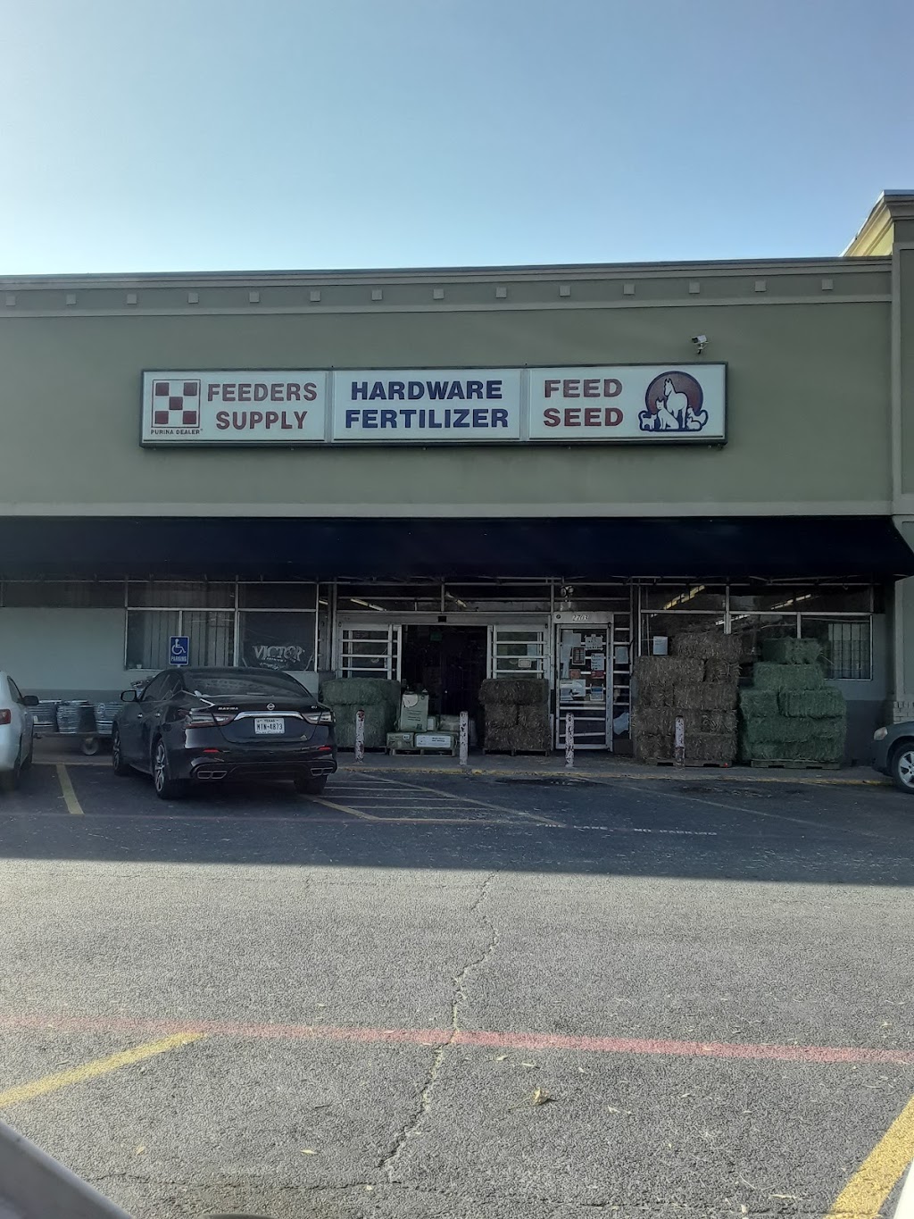 Feed store | 2703 S Lancaster Rd, Dallas, TX 75216, USA | Phone: (214) 371-9413