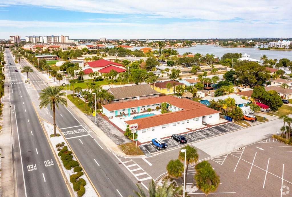 Sun Island Motel | 8301 Blind Pass Rd, St Pete Beach, FL 33706, USA | Phone: (727) 360-5724