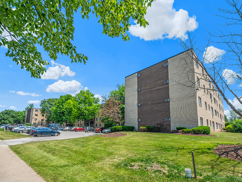 Columbus Park Apartments | 6055 Bear Creek Dr, Bedford Heights, OH 44146, USA | Phone: (440) 359-7481