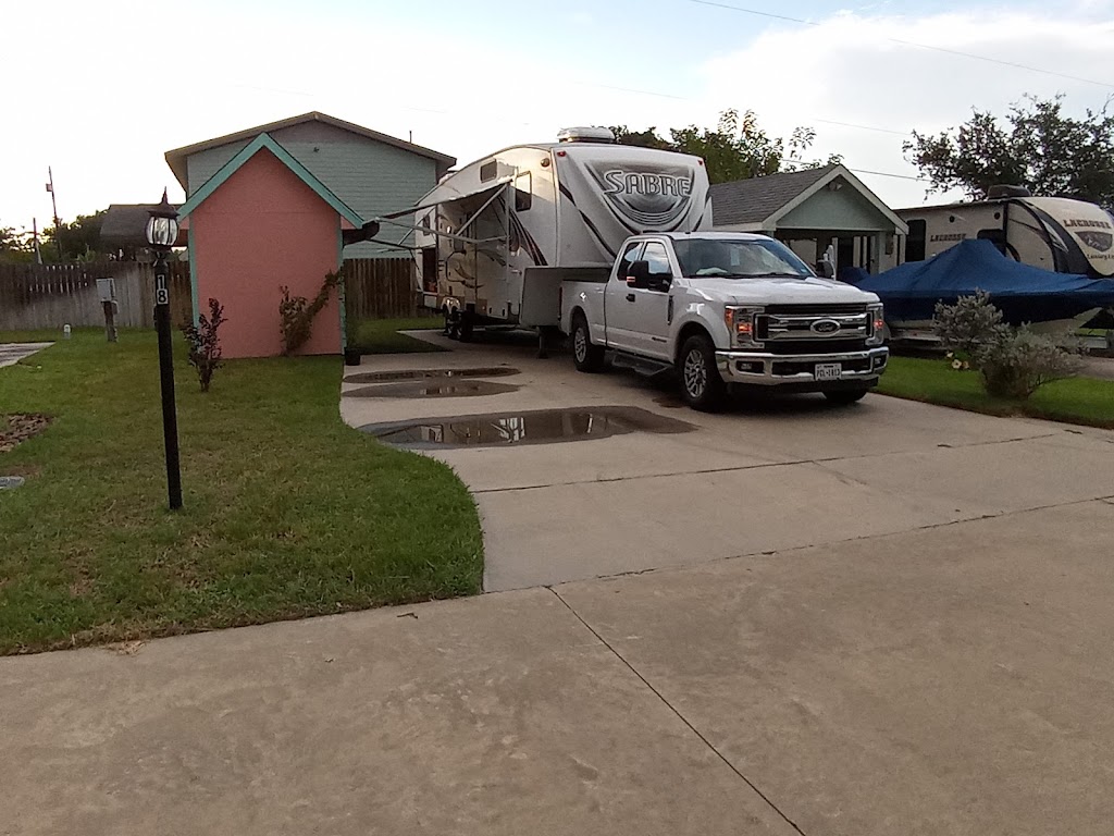 Rockport Oaks RV Park | 1402 W Corpus Christi St, Rockport, TX 78382 | Phone: (210) 288-0904