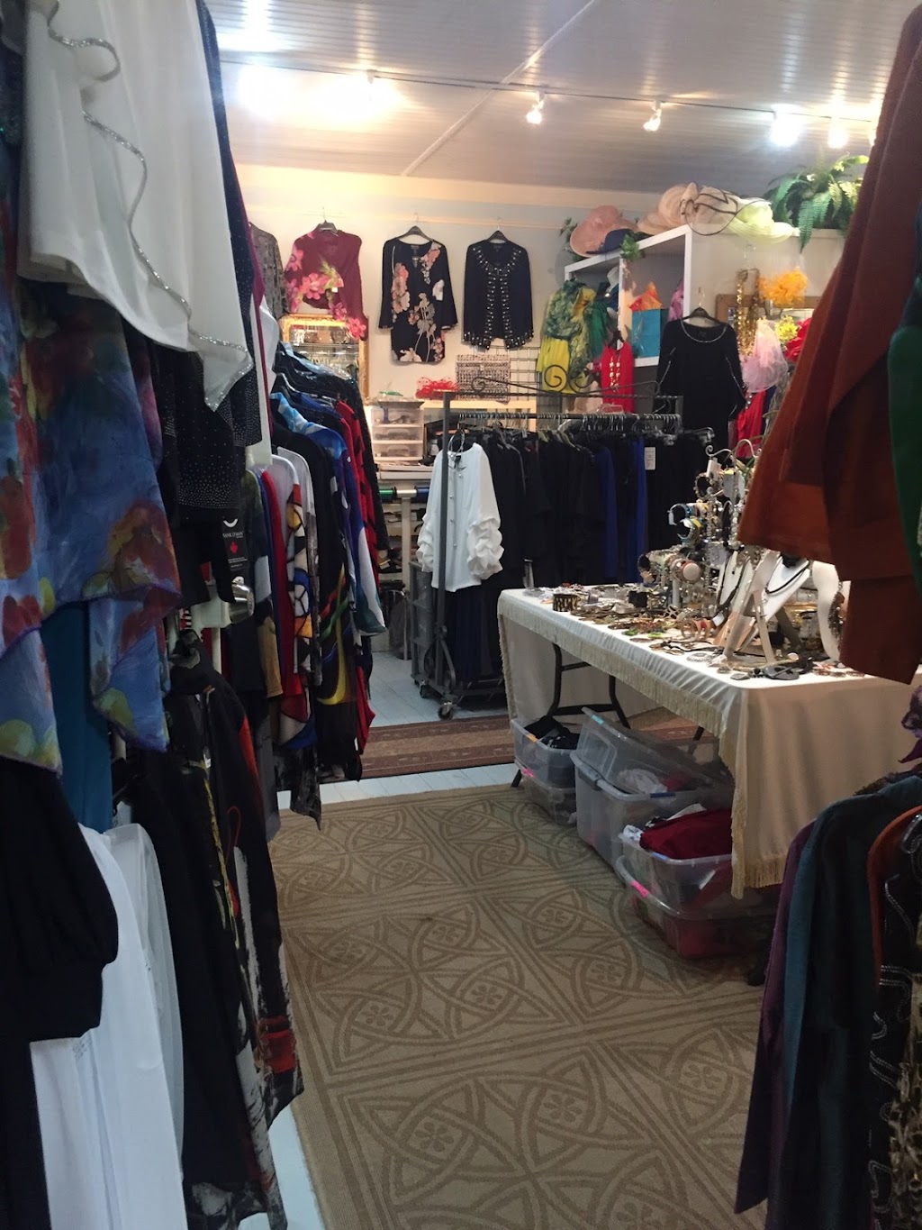 Midway Boutique | 100 E Main St, Midway, KY 40347, USA | Phone: (859) 846-9302