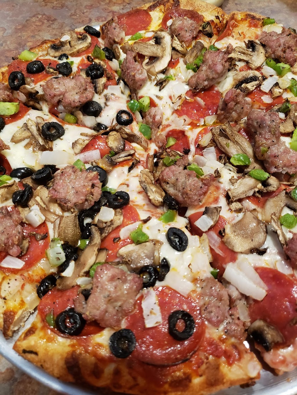 Longos Pizza | 7314 Lakeshore Blvd, Mentor, OH 44060, USA | Phone: (440) 946-8222