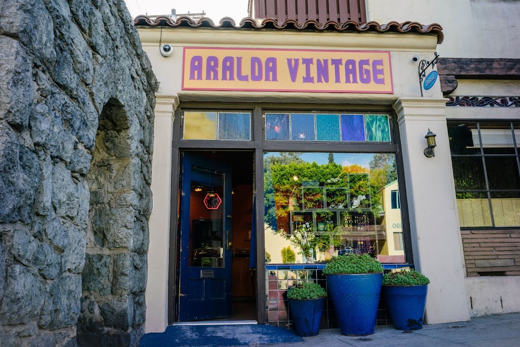 Aralda Vintage | 2691 N Beachwood Dr, Los Angeles, CA 90068, USA | Phone: (323) 450-9500