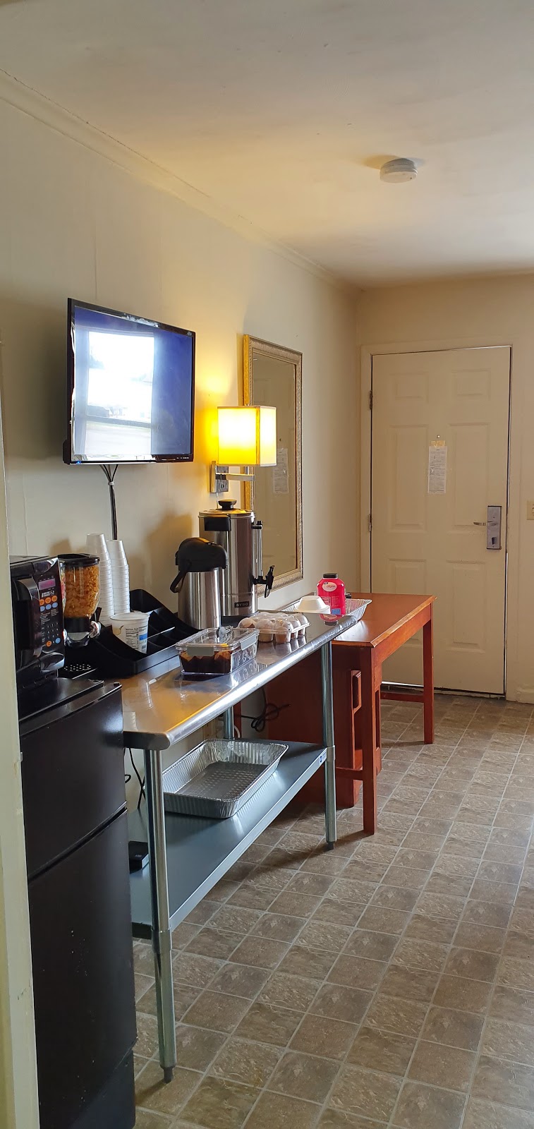 Country Club Inn and Suites | 737 Independence Ave, Fostoria, OH 44830, USA | Phone: (419) 701-7772