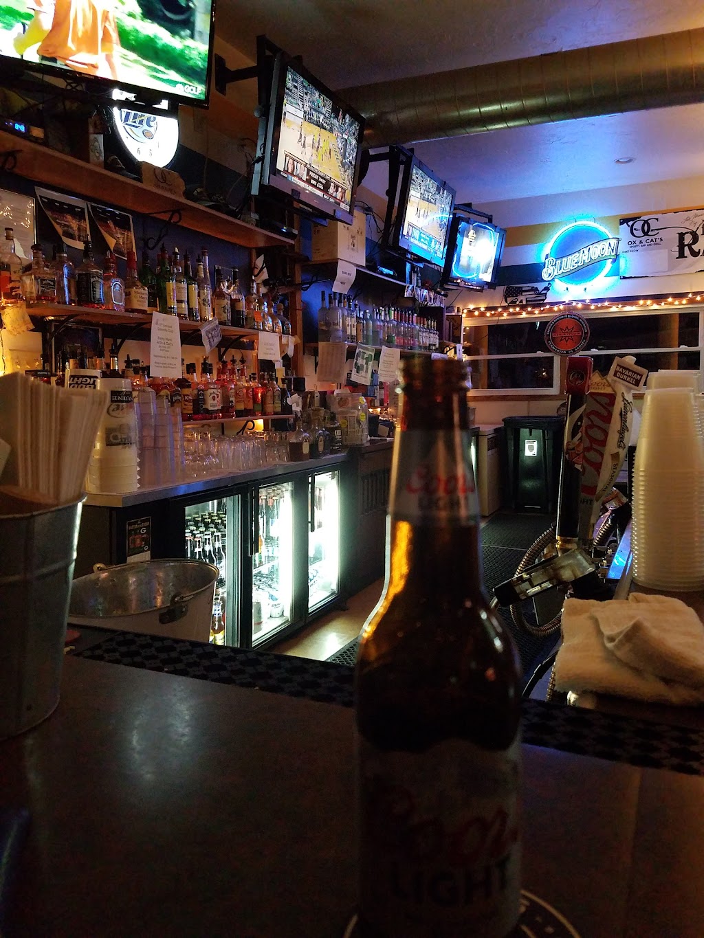 Ox & Cats Sports Bar & Grill LLC | W302 N9510 County Hwy E, Hartland, WI 53029, USA | Phone: (262) 966-9640