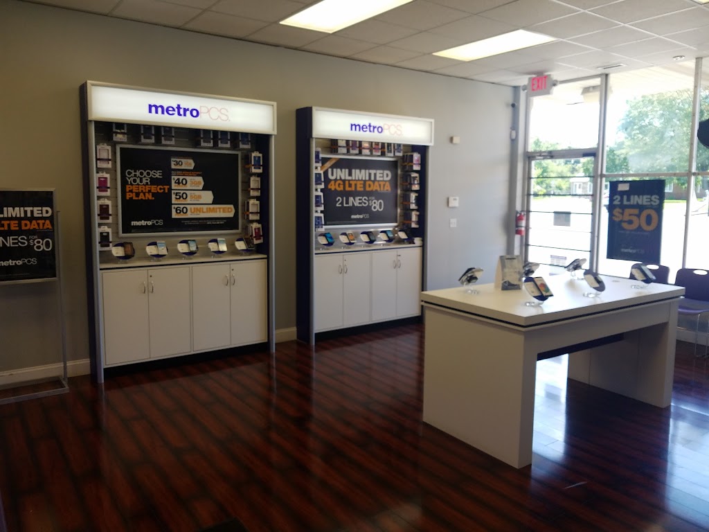 Metro by T-Mobile | 9271 Wayne Rd, Romulus, MI 48174, USA | Phone: (734) 992-8494