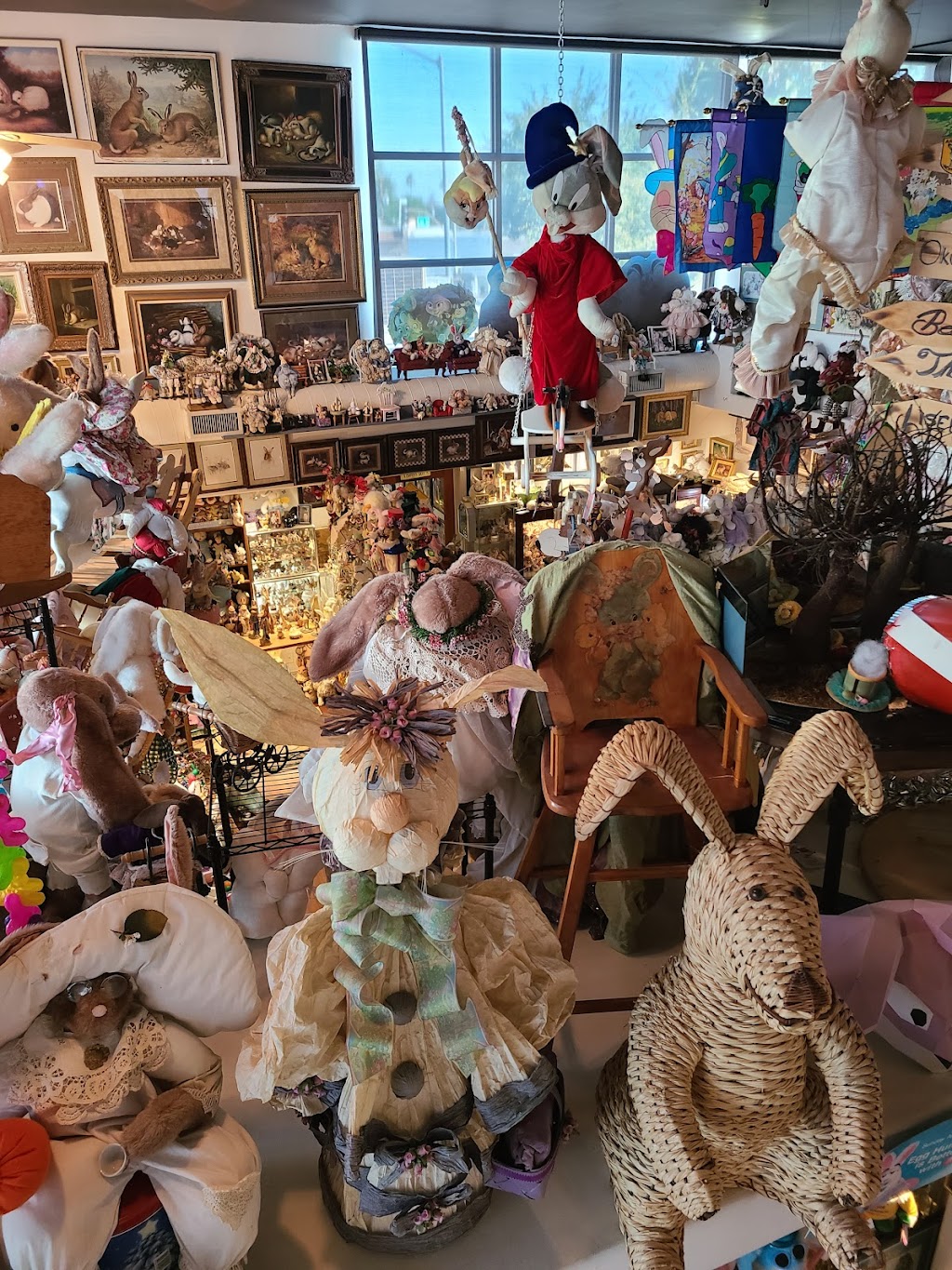 The Bunny Museum | 2605 Lake Ave, Altadena, CA 91001, USA | Phone: (626) 798-8848