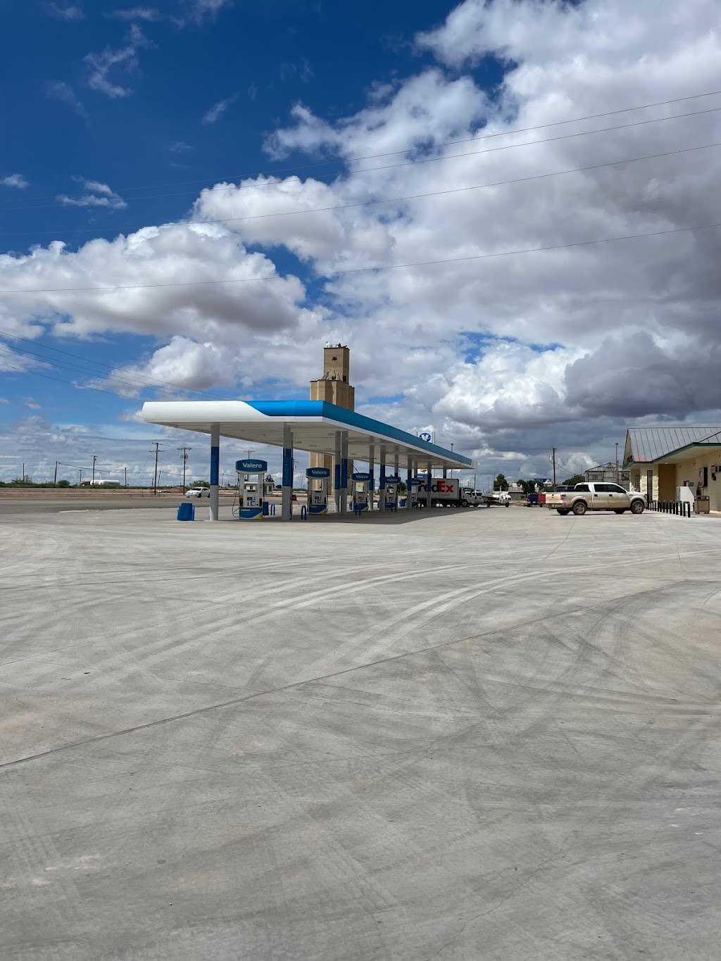 Chisum Travel Center | 110 Arnett Ave, Ropesville, TX 79358, USA | Phone: (806) 562-2030