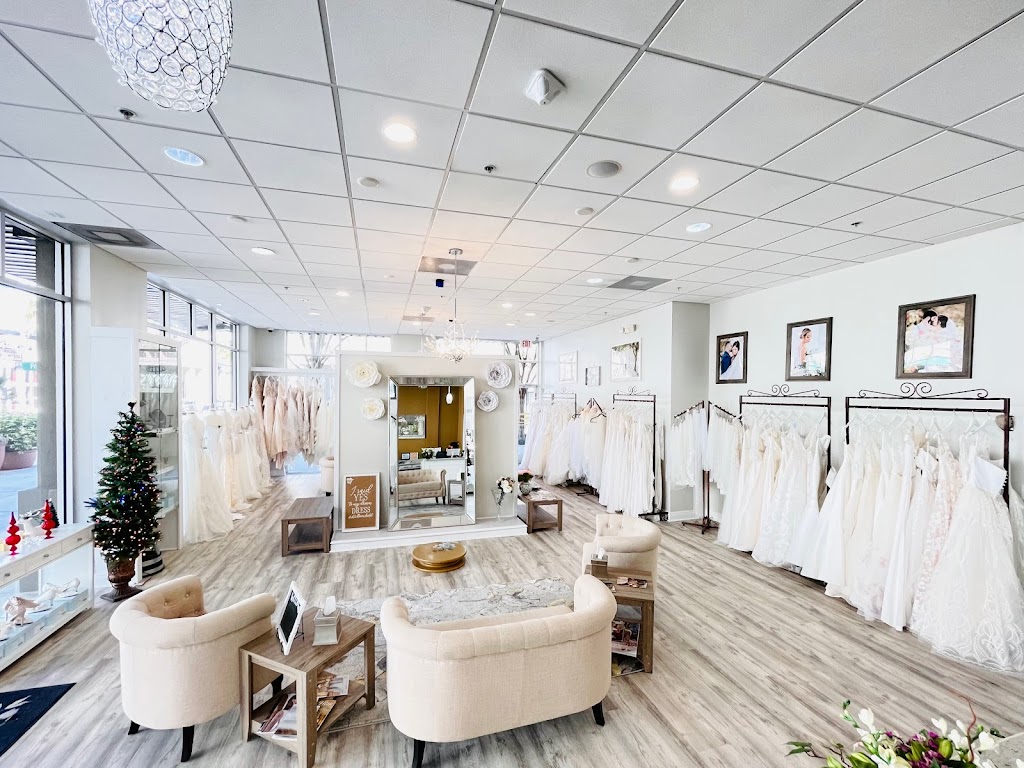 White Blossom Bridal | 4844 New Broad St, Orlando, FL 32814, USA | Phone: (407) 704-7366