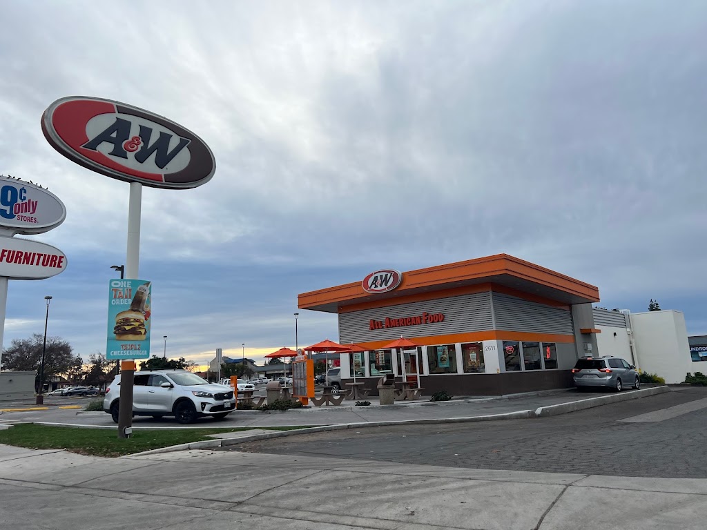 A&W Restaurant | 2611 S Mooney Blvd, Visalia, CA 93277, USA | Phone: (559) 733-4445