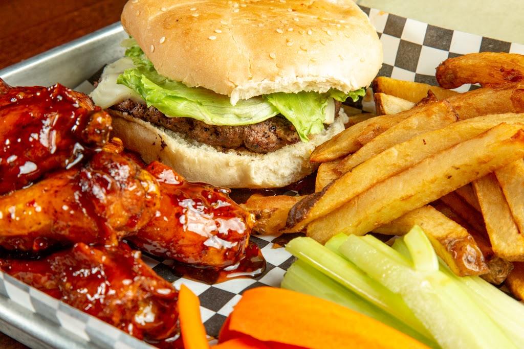 Petes Burgers, Wings and Drinks | 695 Town Square Blvd, Garland, TX 75040, USA | Phone: (972) 495-2959