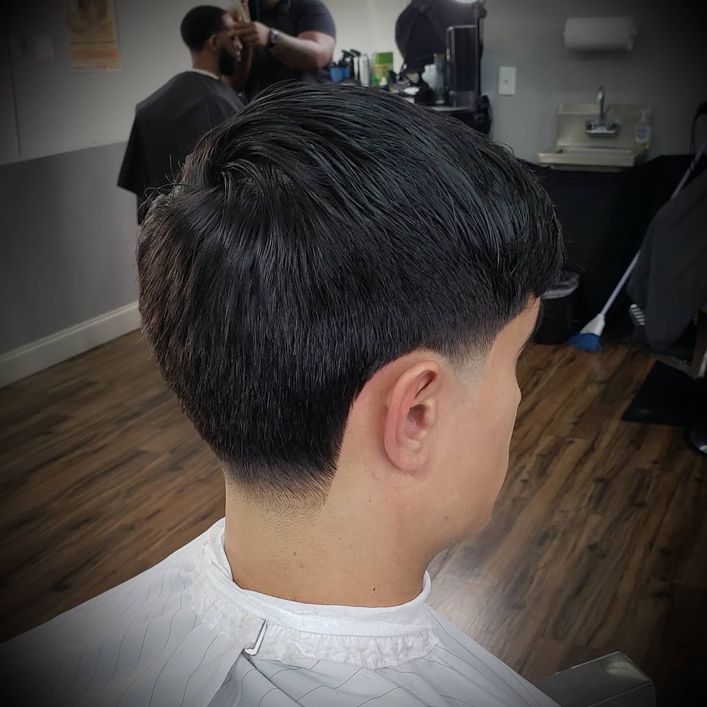 Heads Up Barber and Beauty | 3208 B, W Gate City Blvd, Greensboro, NC 27407, USA | Phone: (336) 299-6877