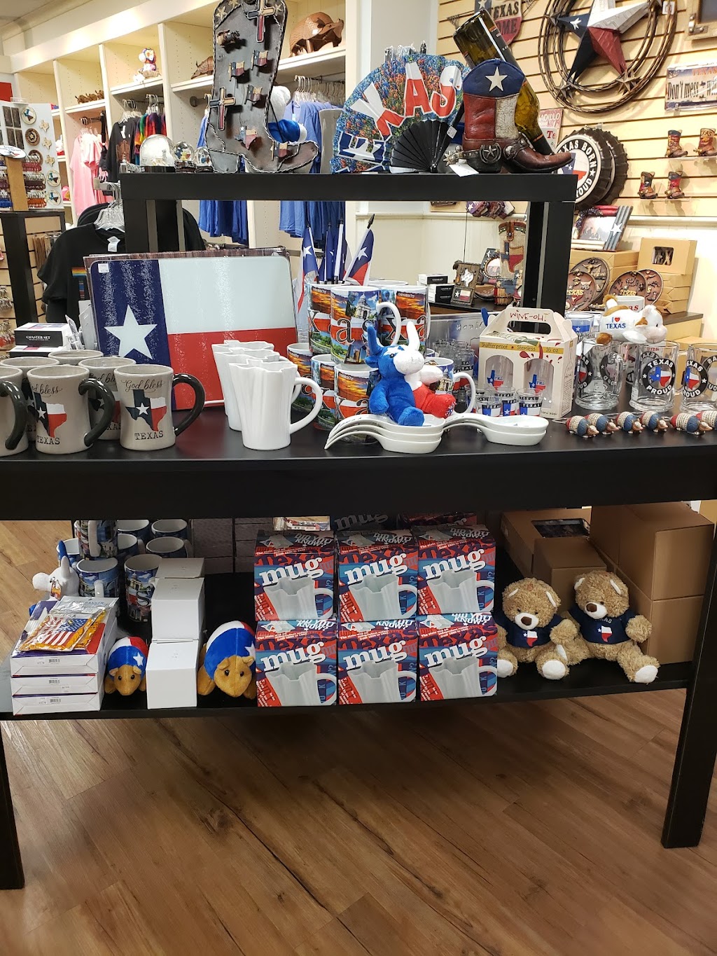 Texas Gift Outlet | PREMIUM OUTLETS, 4401 N Interstate Hwy 35 #771, Round Rock, TX 78664, USA | Phone: (512) 906-0205