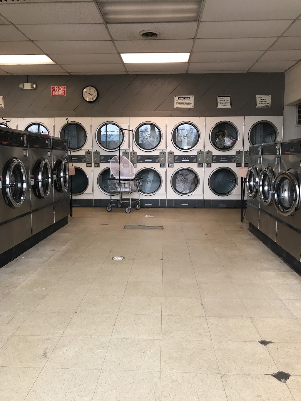 Quick-N-EZ Coin Laundry | 721 Lowell St, Elyria, OH 44035, USA | Phone: (440) 323-9792