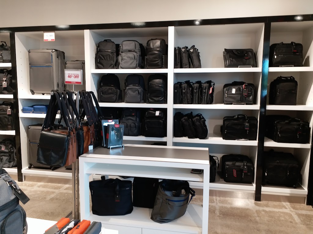 TUMI Outlet Store - San Marcos Premium Outlets | 3939 IH 35 S Suite 1280, San Marcos, TX 78666 | Phone: (512) 392-0124