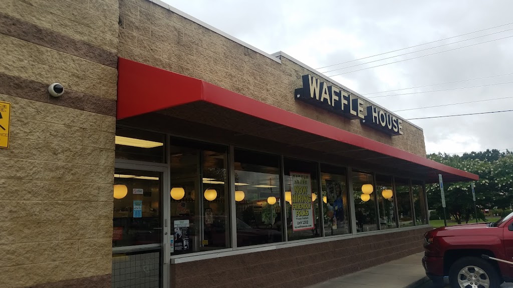 Waffle House | 1417 E Williams St, Apex, NC 27539, USA | Phone: (919) 363-9137