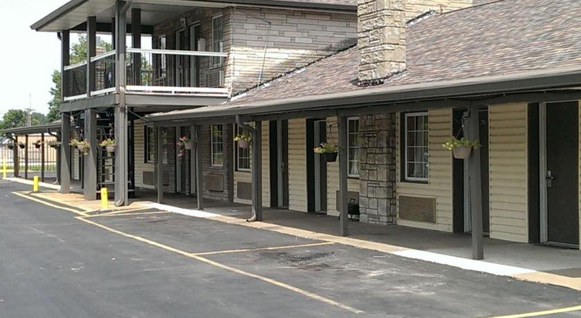 Royal Relax Inn Fairmont City | 5280 Collinsville Rd, East St Louis, IL 62201, USA | Phone: (618) 875-2800