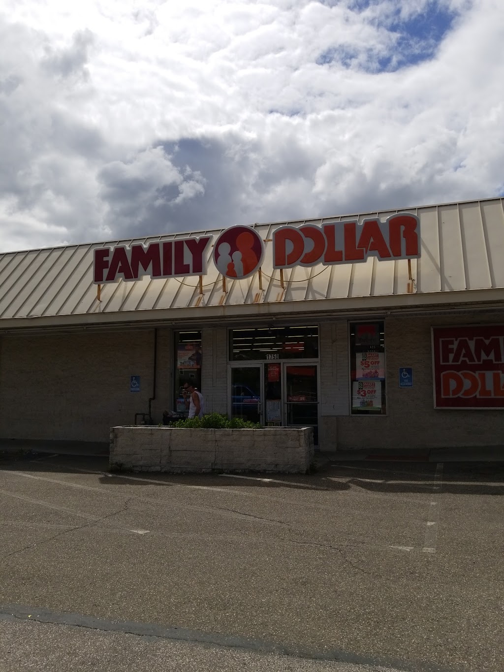 Family Dollar | 1750 S Main St, Akron, OH 44301, USA | Phone: (234) 900-7423