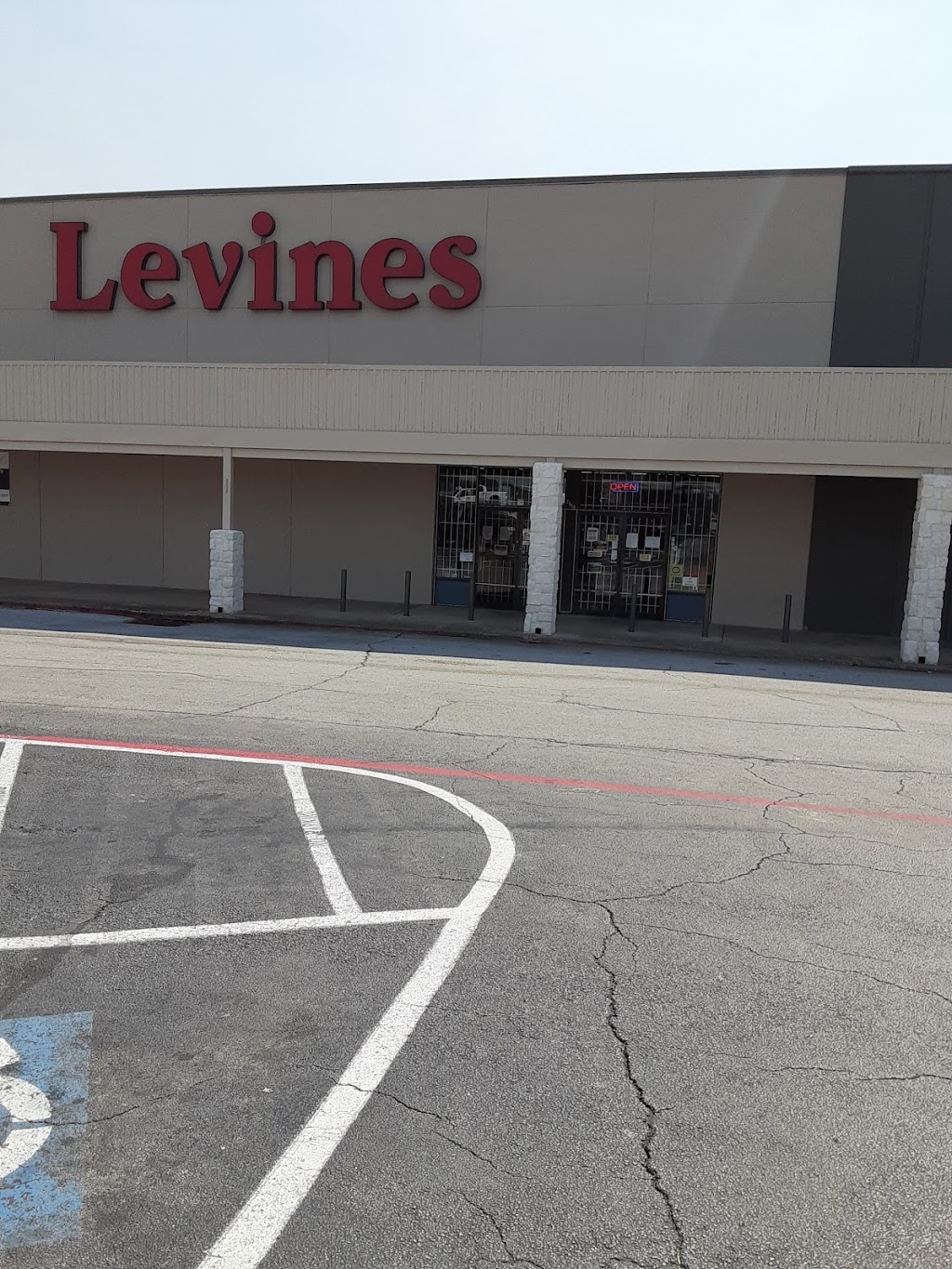 Levines | 2550 W Red Bird Ln #100, Dallas, TX 75237, USA | Phone: (214) 330-8186