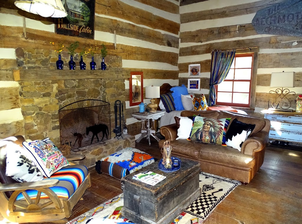 Hillside Cabin | 130 Schoolhouse Ridge, Driftwood, TX 78619, USA | Phone: (512) 423-1963