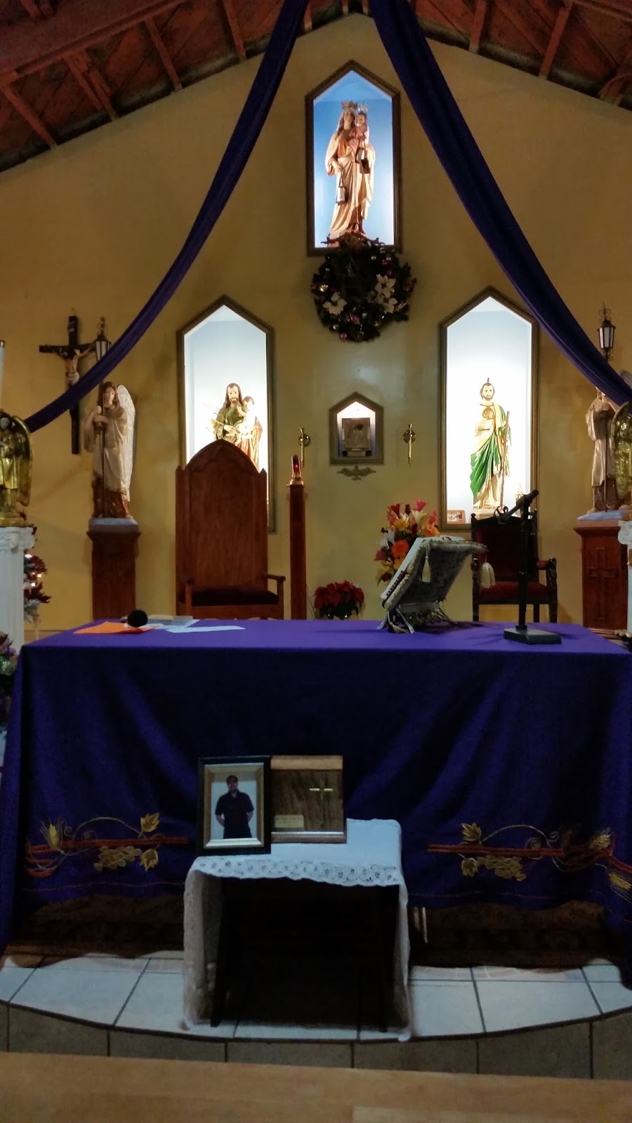 Nuestra Señora Del Carmen iglesia | 2002 S Chester Ave, Bakersfield, CA 93304, USA | Phone: (661) 748-7353