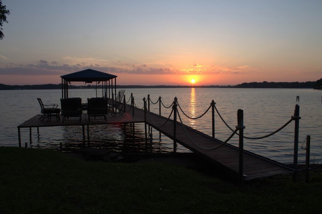 Lake Side Escape | 2079 Lakeside Dr, Bonham, TX 75418, USA | Phone: (405) 938-8450