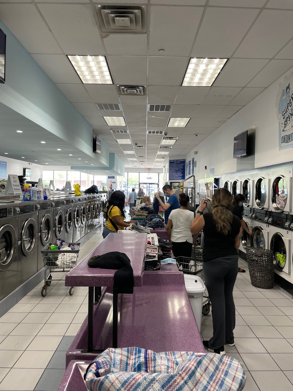 Super Spin Laundromat | 81 Lefante Way, Bayonne, NJ 07002, USA | Phone: (201) 339-5755