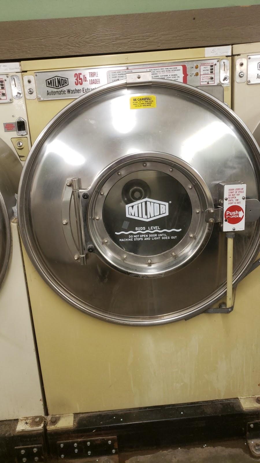 Fenton Coin Laundry | 912 Brookwood Center, Fenton, MO 63026, USA | Phone: (636) 343-9525