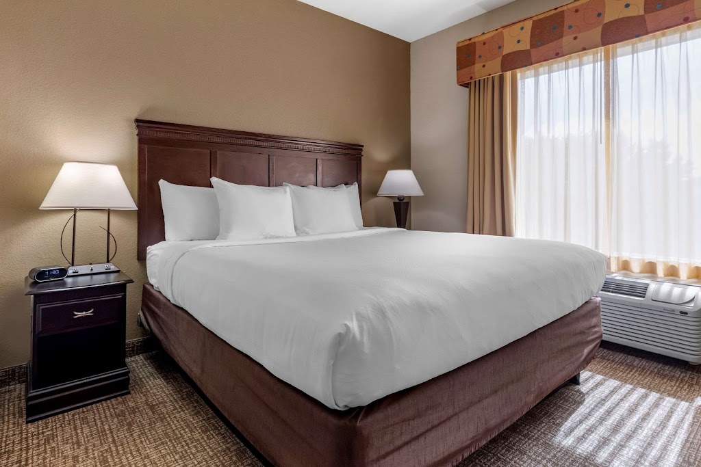 Comfort Suites | 903 Harbor Lakes Dr, Granbury, TX 76048, USA | Phone: (817) 579-5559