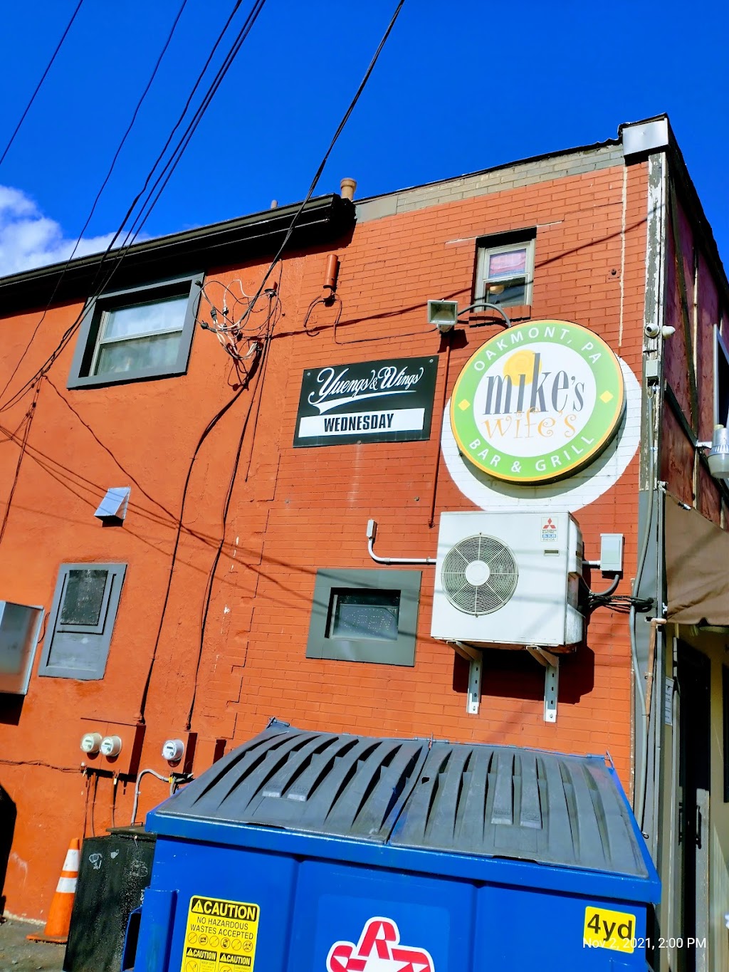 Mikes Wifes Bar & Grill | 905 Allegheny Ave, Oakmont, PA 15139, USA | Phone: (412) 828-2070