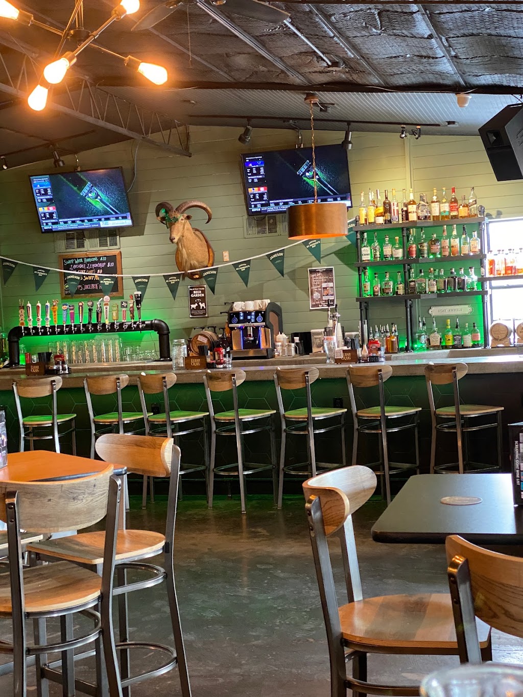 Screaming Goat Yard & Tap | 4 Sun Valley Dr, Spring Branch, TX 78070, USA | Phone: (830) 885-2209