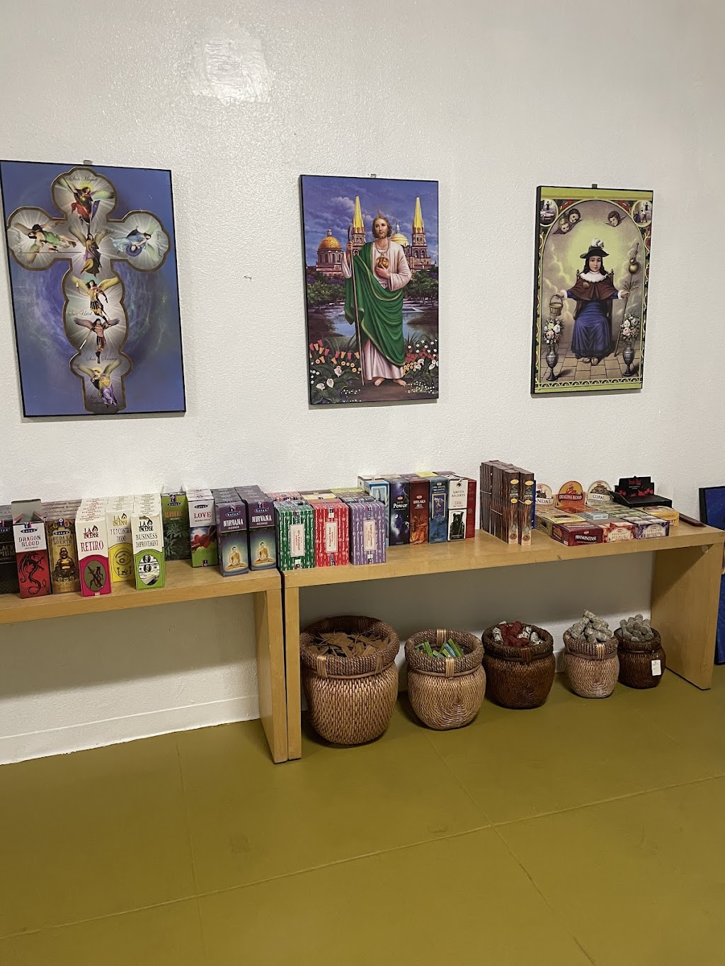 Botanica Luz Del Dia # 2 | 1464 S Central Ave, Los Angeles, CA 90021, USA | Phone: (213) 205-8537