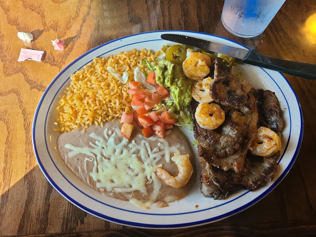 La Isla Mexican Grill | 1600 S Lee St, Fort Gibson, OK 74434, USA | Phone: (918) 203-5042