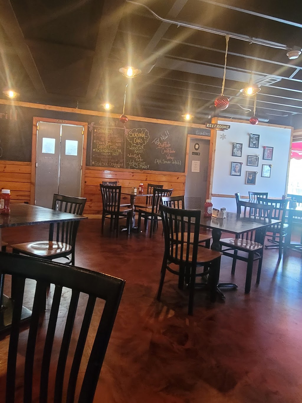 Bandana's Bar & Grill 930 Lake Rd, Youngstown, NY 14174, USA