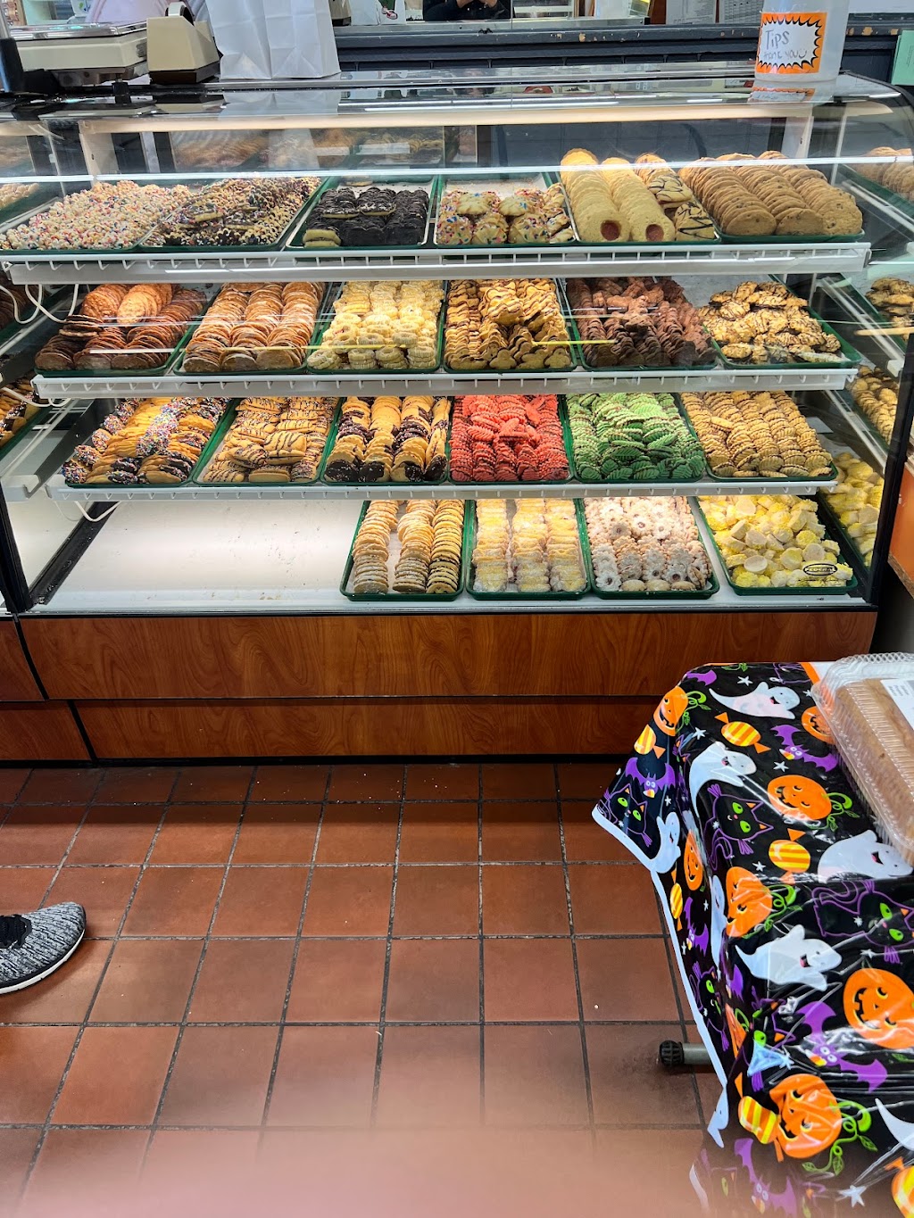 Italian Peoples Bakery 332 NJ33, Mercerville, NJ 08619