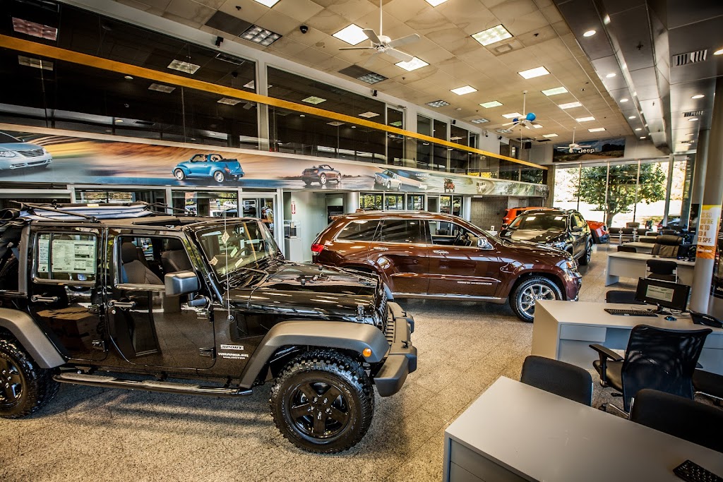 Freehold Chrysler & Jeep | 4304 US-9, Freehold Township, NJ 07728, USA | Phone: (732) 780-2900