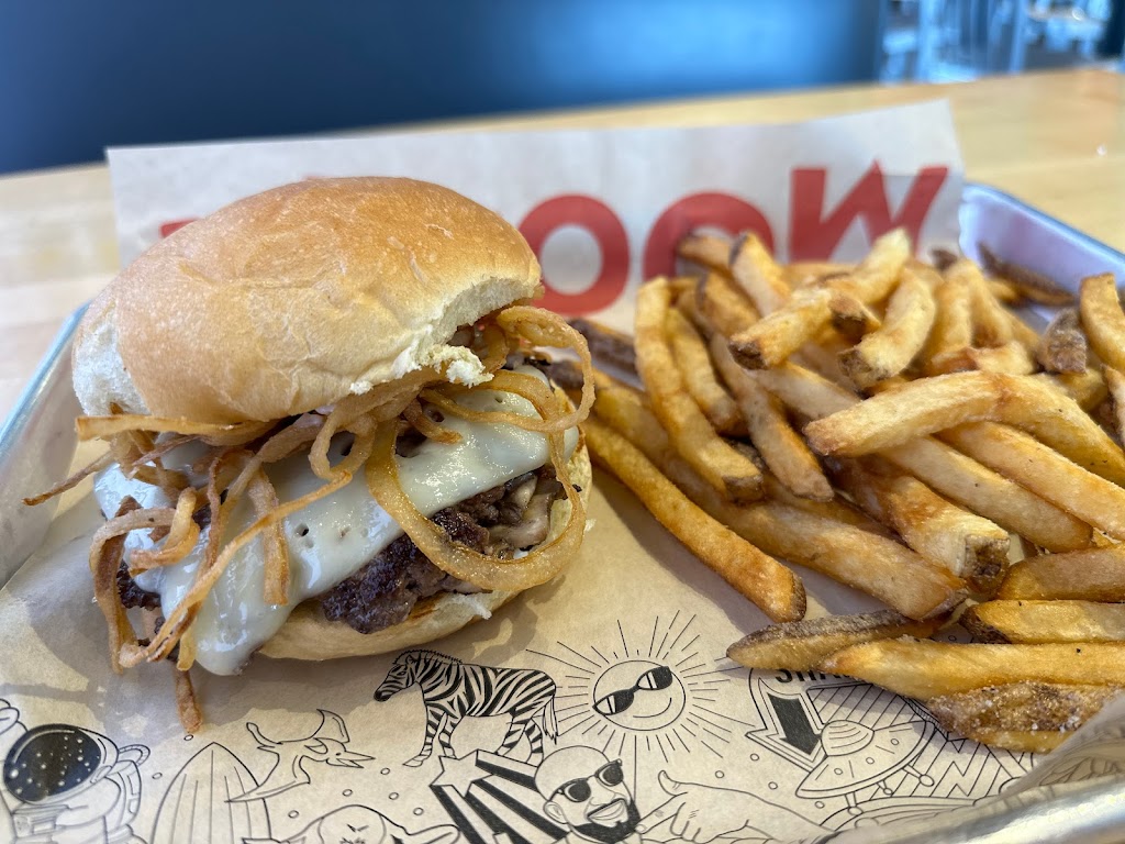 MOOYAH Burgers, Fries & Shakes | 695 S Grand Ave, Sun Prairie, WI 53590, USA | Phone: (608) 318-2778