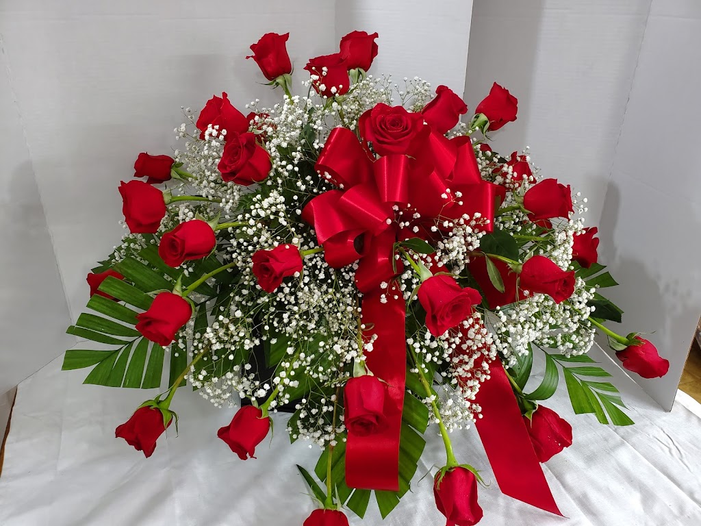 Dee Dees Florals LLC | 103 N Macoupin St, Gillespie, IL 62033, USA | Phone: (217) 839-2169