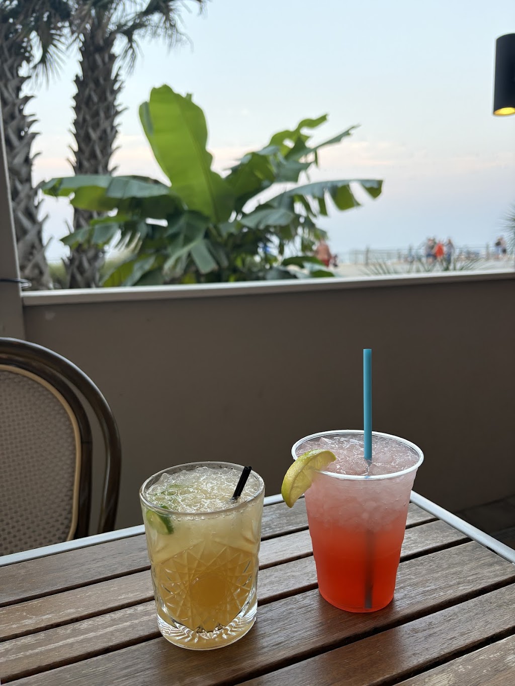 FishTails by Oceans | 1401 Atlantic Ave, Virginia Beach, VA 23451, USA | Phone: (757) 226-8184