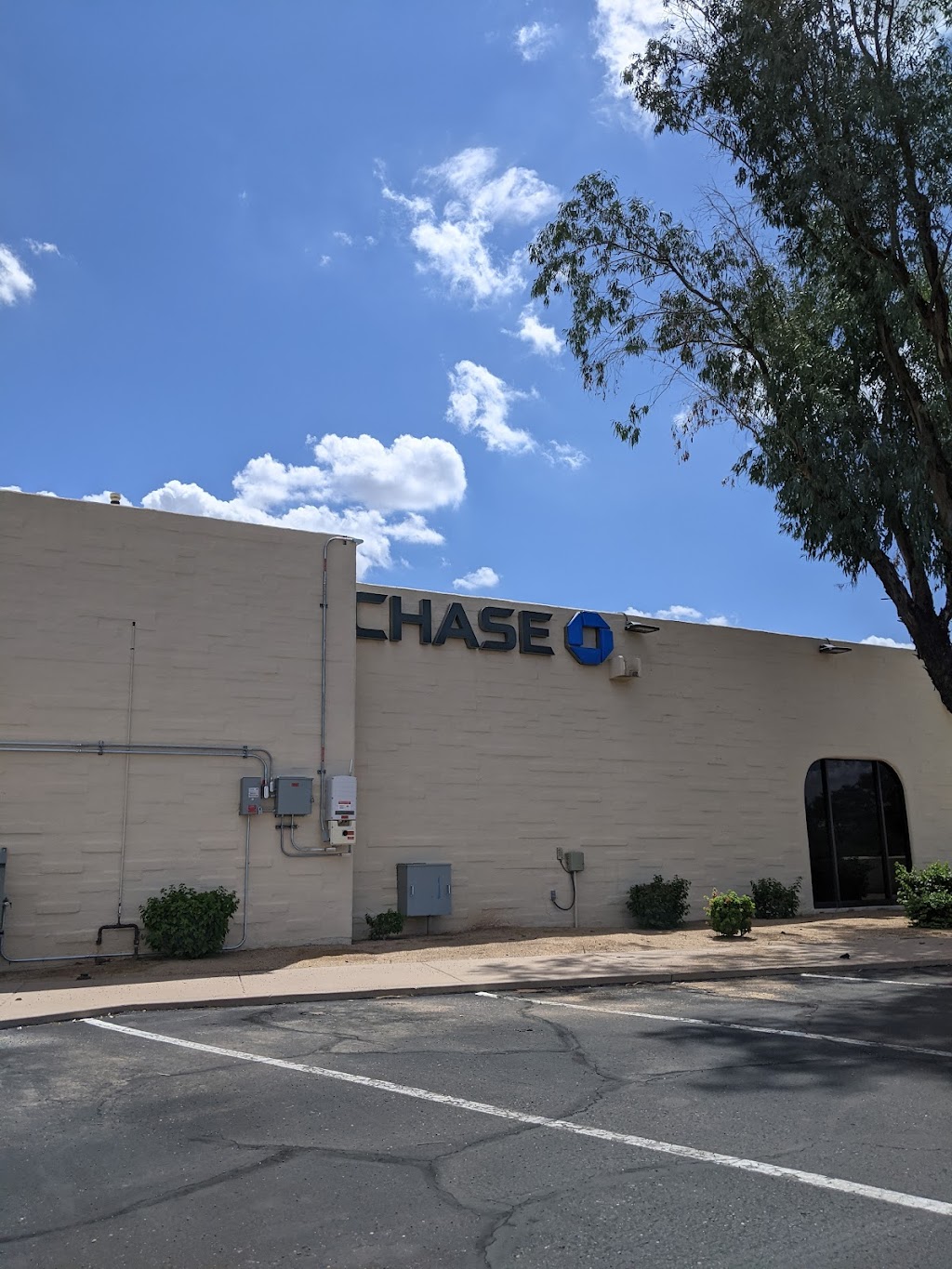 Chase Bank | 1080 W Chandler Blvd, Chandler, AZ 85224, USA | Phone: (480) 890-6720