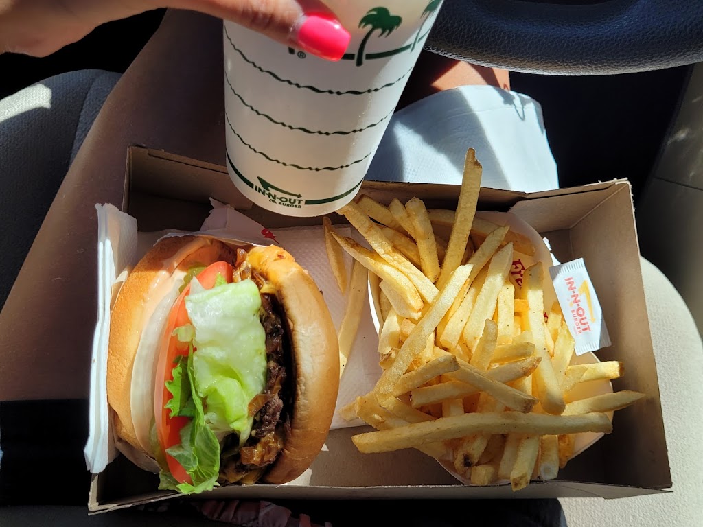 In-N-Out Burger | 19407 N 27th Ave, Phoenix, AZ 85027, USA | Phone: (800) 786-1000